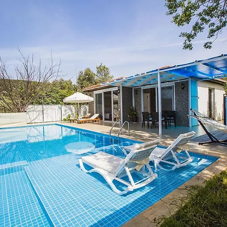 Sade Kalkan